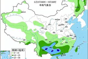 悠着点呀？詹姆斯赛前在球场秀原地起跳双手暴扣！